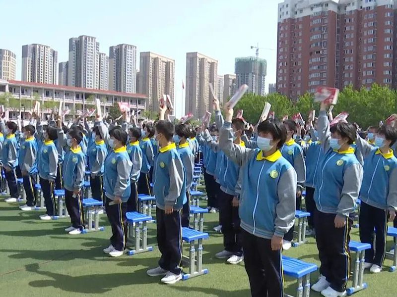 世界读书日：曹文轩与十中师生相约“云端” 共品书香