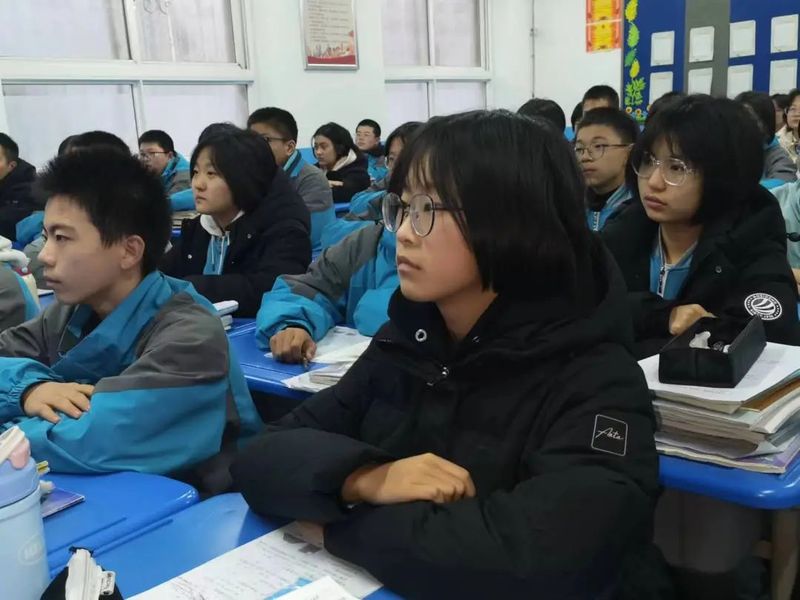 铭记屈辱史 奋勇向前进——新乡市第十中学“南京大屠杀国家公祭日”活动