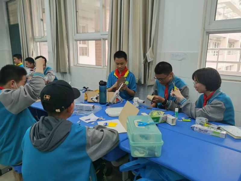 《物理实践课——制作潜望镜》——新乡市第十中学物理组科学教育优秀课例展评（二）